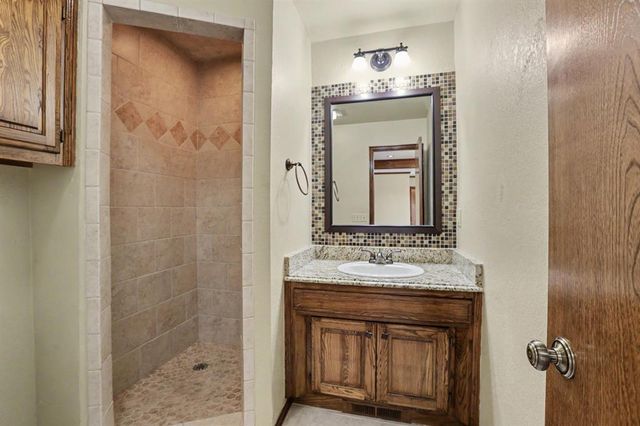 1301 SW 107th Place, Oklahoma City, OK 73170