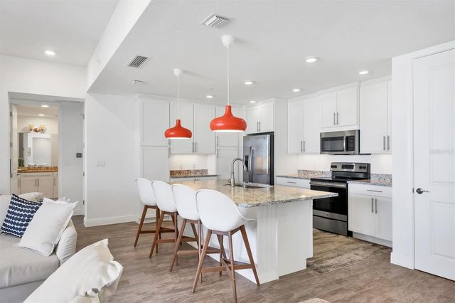 391 ARUBA CIRCLE 401, Bradenton, FL 34209