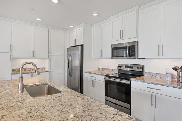 391 ARUBA CIRCLE 401, Bradenton, FL 34209