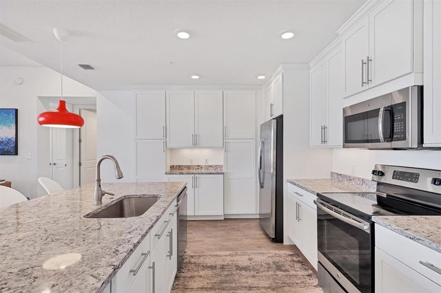 391 ARUBA CIRCLE 401, Bradenton, FL 34209