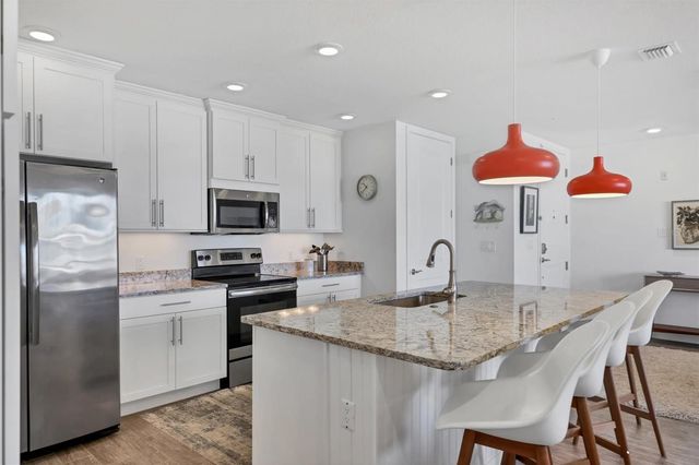 391 ARUBA CIRCLE 401, Bradenton, FL 34209