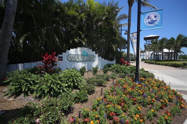 391 ARUBA CIRCLE 401, Bradenton, FL 34209