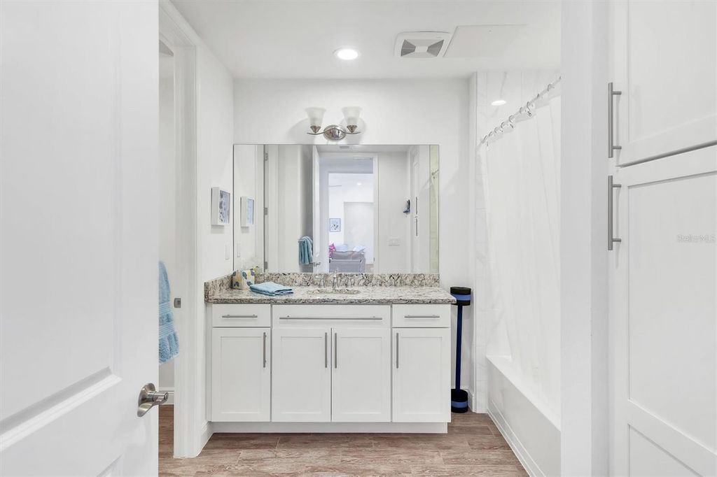 Image 23 of property listing at 391 ARUBA CIRCLE 401, Bradenton, FL 34209