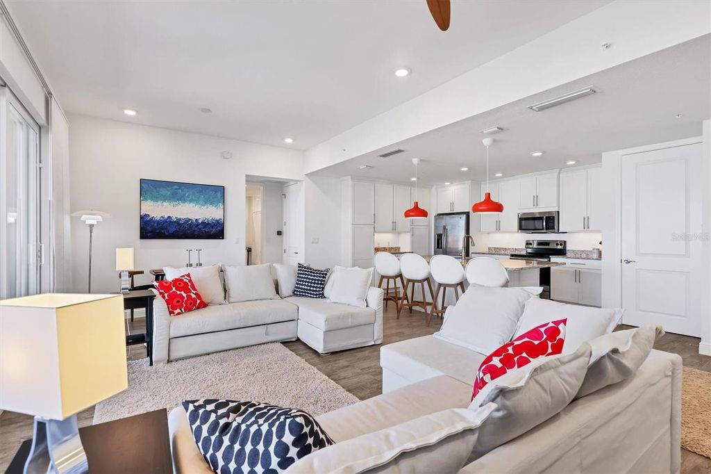 Image 10 of property listing at 391 ARUBA CIRCLE 401, Bradenton, FL 34209