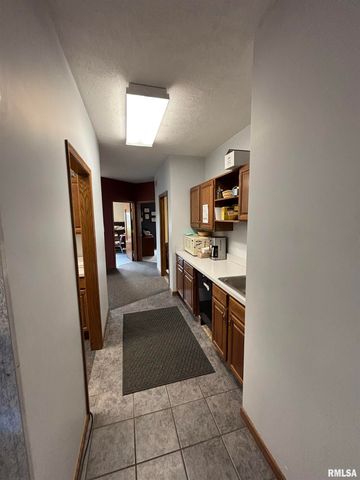 2444 E KIMBERLY Road, Davenport, IA 52807