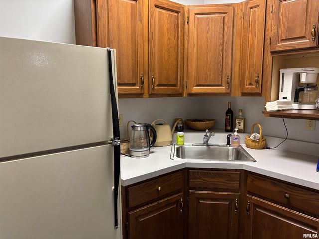 2444 E KIMBERLY Road, Davenport, IA 52807