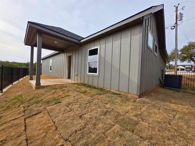 2507 Lakeridge Drive, Granbury, TX 76048