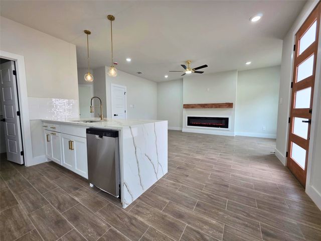 2507 Lakeridge Drive, Granbury, TX 76048