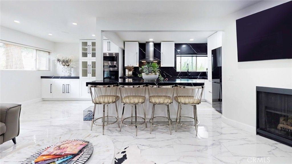 4632 Park Granada 93, Calabasas, CA 91302