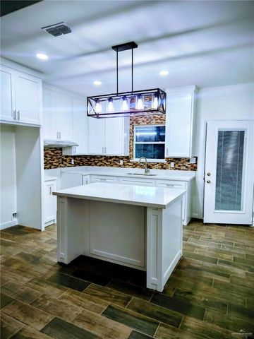 204 W 1st W Street, La Joya, TX 78560