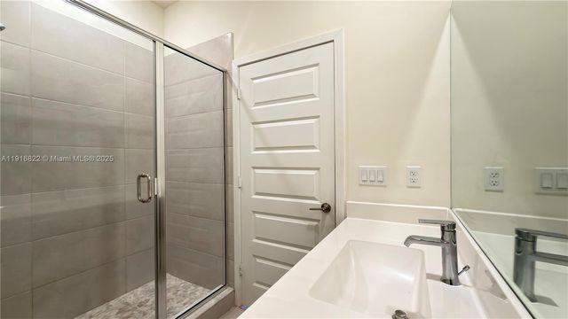 7905 NW 104th Ave 24, Doral, FL 33178