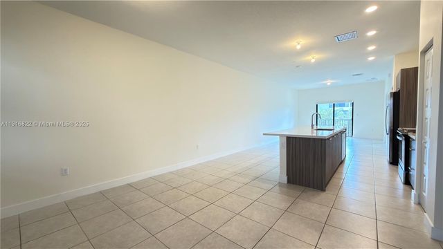 7905 NW 104th Ave 24, Doral, FL 33178