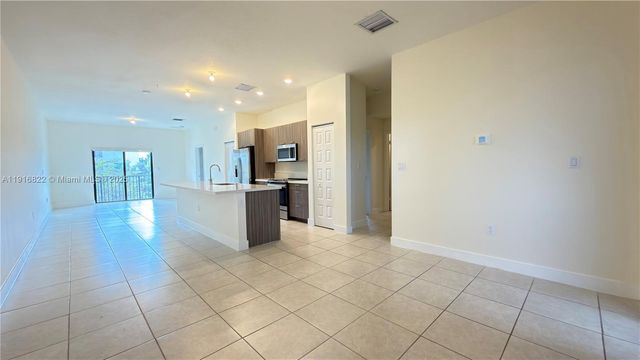 7905 NW 104th Ave 24, Doral, FL 33178