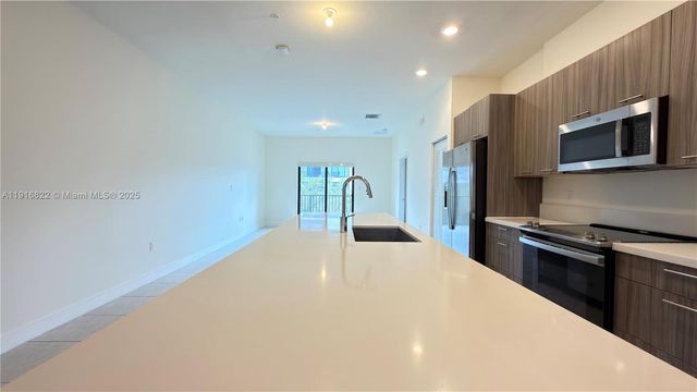 7905 NW 104th Ave 24, Doral, FL 33178