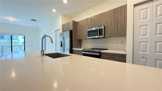 7905 NW 104th Ave 24, Doral, FL 33178