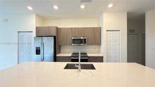 7905 NW 104th Ave 24, Doral, FL 33178