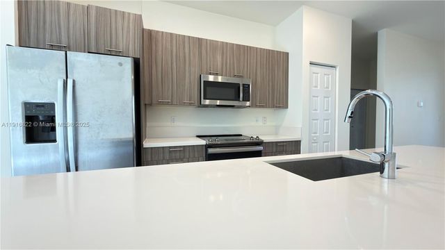 7905 NW 104th Ave 24, Doral, FL 33178