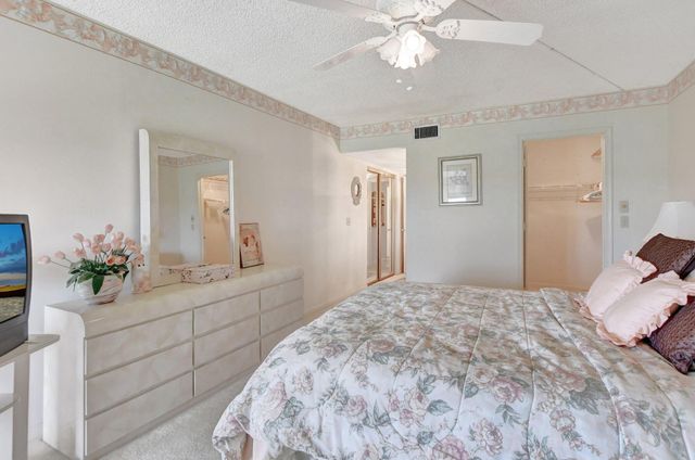 23099 BARWOOD Lane N 306, Boca Raton, FL 33428