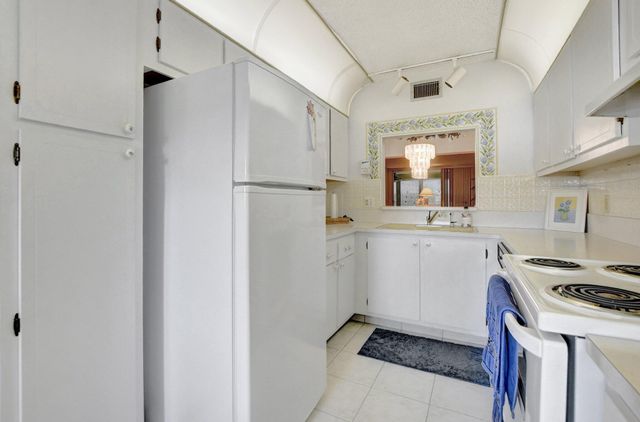 23099 BARWOOD Lane N 306, Boca Raton, FL 33428