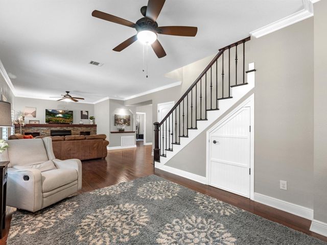 210 Creekside Drive, Magnolia, TX 77354