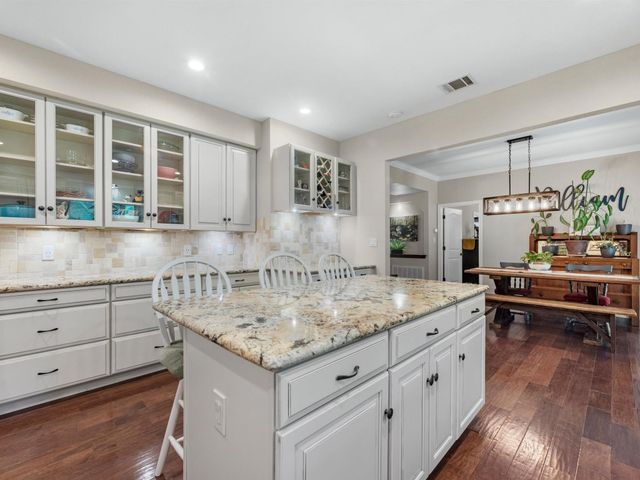 210 Creekside Drive, Magnolia, TX 77354