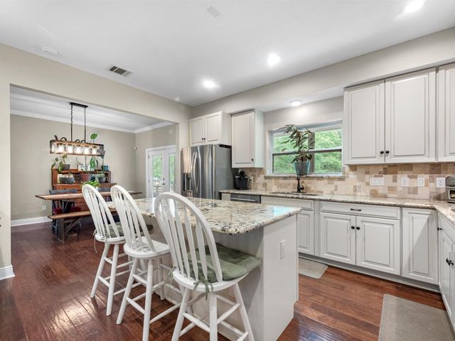 210 Creekside Drive, Magnolia, TX 77354