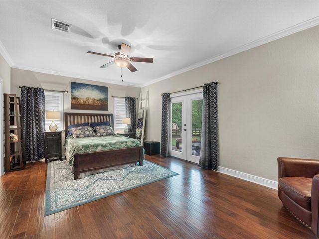210 Creekside Drive, Magnolia, TX 77354