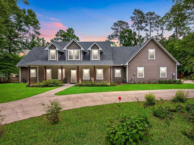 210 Creekside Drive, Magnolia, TX 77354
