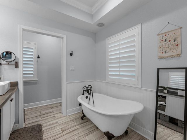 210 Creekside Drive, Magnolia, TX 77354