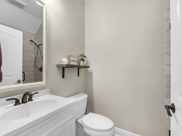210 Creekside Drive, Magnolia, TX 77354
