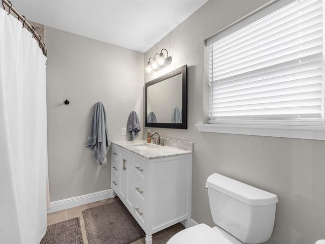 210 Creekside Drive, Magnolia, TX 77354