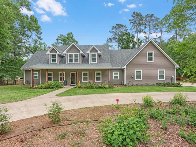210 Creekside Drive, Magnolia, TX 77354