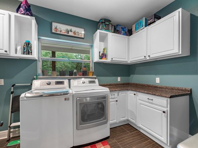 210 Creekside Drive, Magnolia, TX 77354