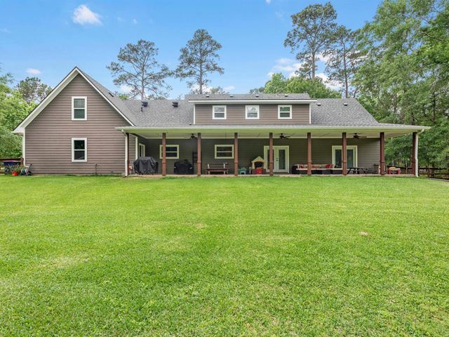 210 Creekside Drive, Magnolia, TX 77354