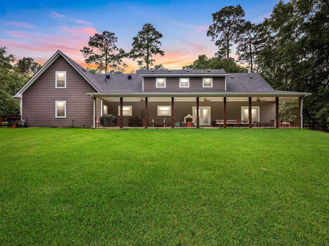 210 Creekside Drive, Magnolia, TX 77354