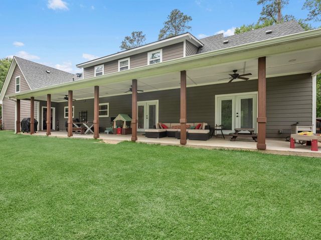 210 Creekside Drive, Magnolia, TX 77354