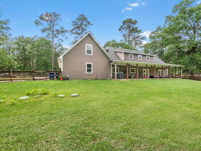 210 Creekside Drive, Magnolia, TX 77354