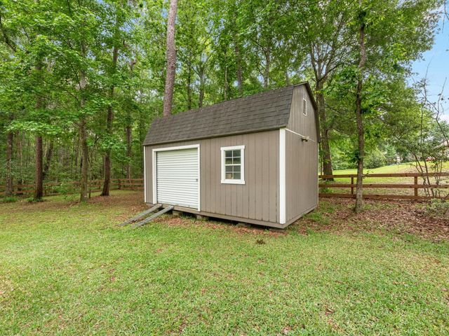 210 Creekside Drive, Magnolia, TX 77354