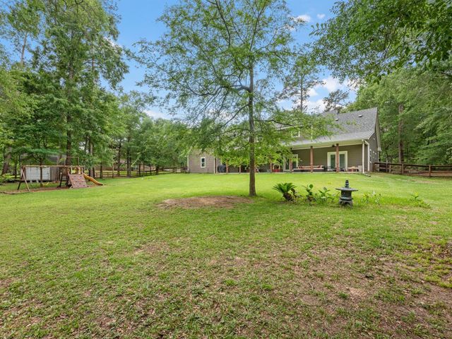 210 Creekside Drive, Magnolia, TX 77354