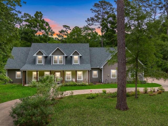 210 Creekside Drive, Magnolia, TX 77354