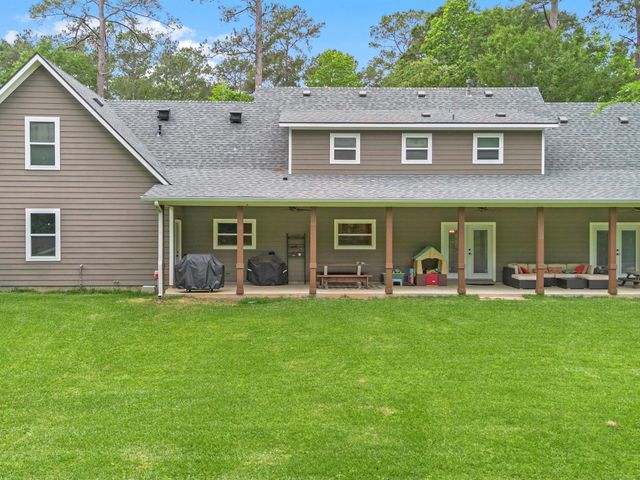 210 Creekside Drive, Magnolia, TX 77354