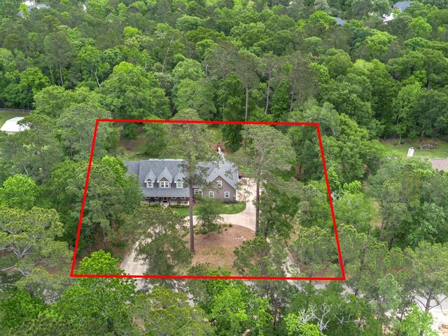 210 Creekside Drive, Magnolia, TX 77354