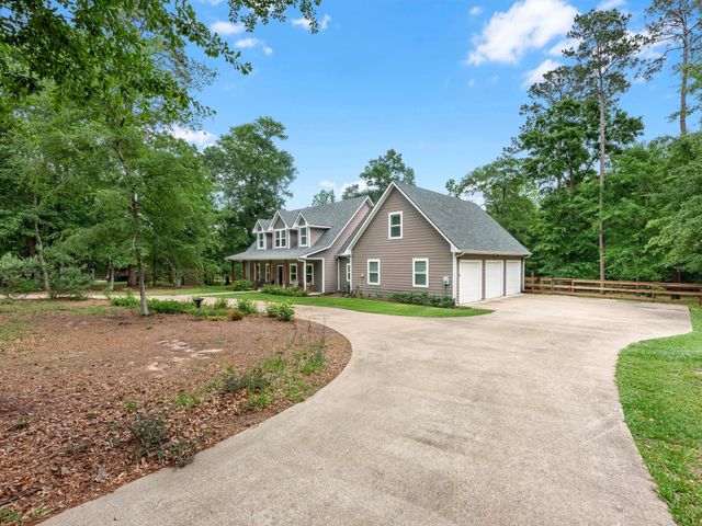 210 Creekside Drive, Magnolia, TX 77354