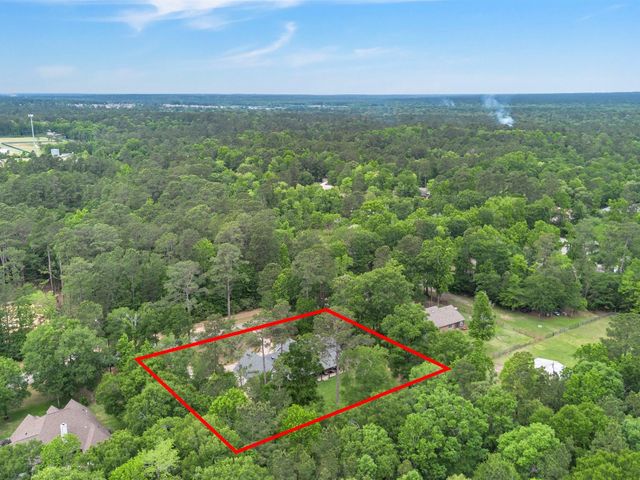 210 Creekside Drive, Magnolia, TX 77354