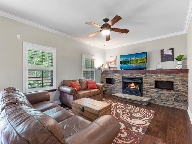 210 Creekside Drive, Magnolia, TX 77354