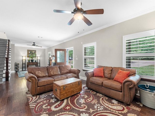 210 Creekside Drive, Magnolia, TX 77354
