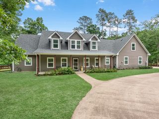 210 Creekside Drive, Magnolia, TX 77354