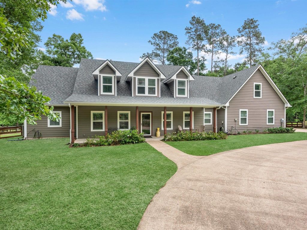 210 Creekside Drive, Magnolia, TX 77354