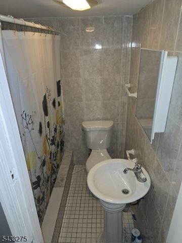 63 Grove St, Bloomfield Twp., NJ 07003