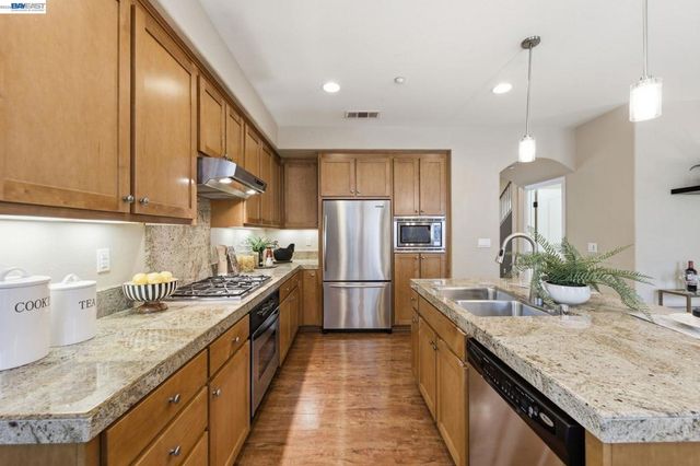 6005 Hillbrook Pl, Dublin, CA 94568